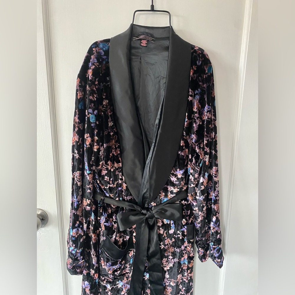 Victoria's Secret - Floral Velvet Robe w/ Black Satin Accents & Lining